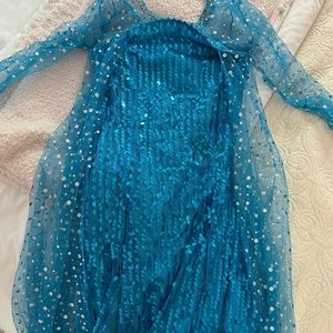 Halloween Elsa Costume with Blonde Wig and Brand new Accessories 5-6t size